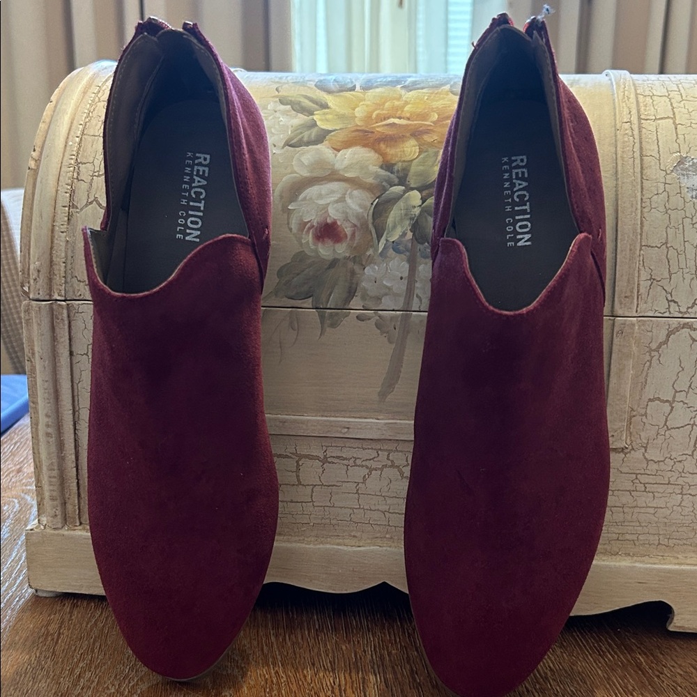 Reaction Kenneth Cole Burgundy Ankle Booties